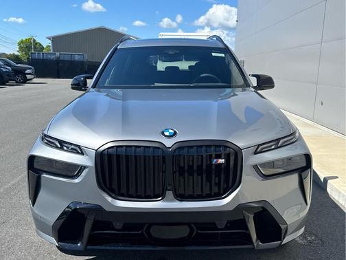 Skyscraper Grey Metallic 2027 BMW X7 M60i