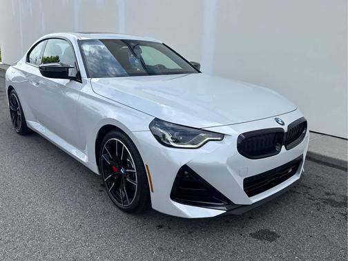 Mineral White Metallic 2026 BMW M240 i xDrive
