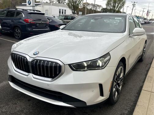 Mineral White Metallic 2027 BMW 530 i xDrive