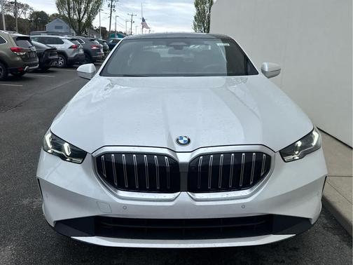 Mineral White Metallic 2027 BMW 530 i xDrive