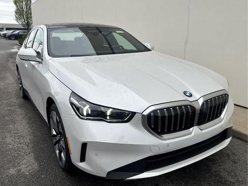 Mineral White Metallic 2027 BMW 530 i xDrive