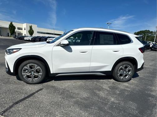 Alpine White 2026 BMW X1 xDrive28i