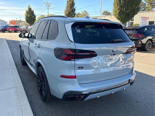 2026 BMW X5 M60i