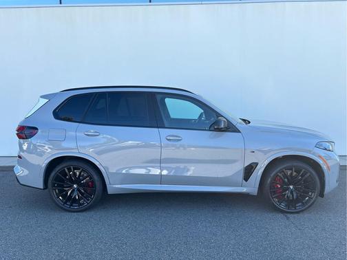 2026 BMW X5 M60i