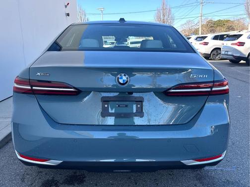 Cape York Green Metallic 2027 BMW 530 i xDrive