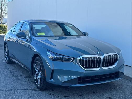 Cape York Green Metallic 2027 BMW 530 i xDrive