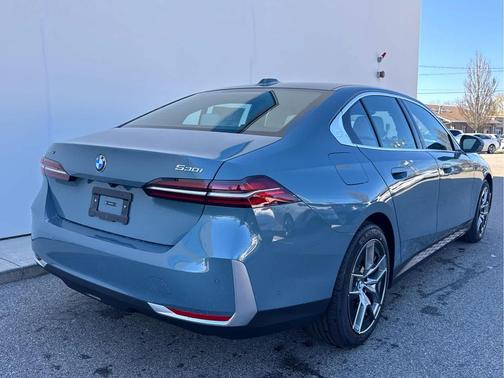 Cape York Green Metallic 2027 BMW 530 i xDrive