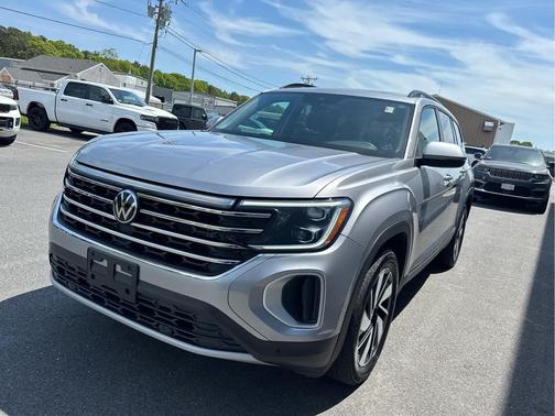 Silver Mist Metallic 2024 Volkswagen Atlas 2.0T SE w/Technology 4MOTION