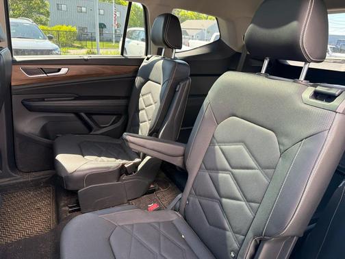 Silver Mist Metallic 2024 Volkswagen Atlas 2.0T SE w/Technology 4MOTION