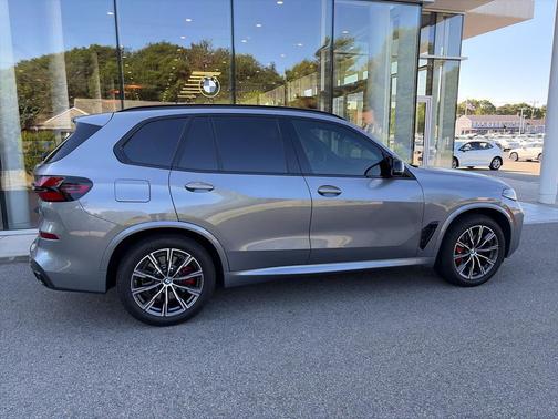 Skyscraper Grey Metallic 2026 BMW X5 M60i