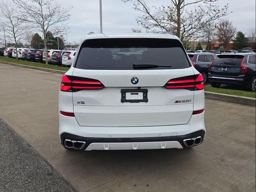 Mineral White Metallic 2026 BMW X5 M60i