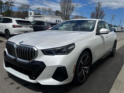 Mineral White Metallic 2027 BMW 530 i xDrive