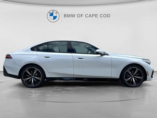 Mineral White Metallic 2027 BMW 530 i xDrive