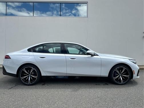 Mineral White Metallic 2027 BMW 530 i xDrive