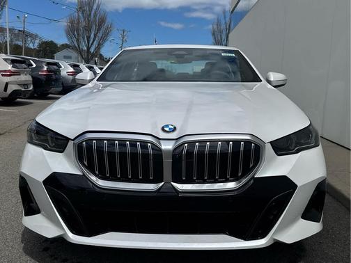 Mineral White Metallic 2027 BMW 530 i xDrive