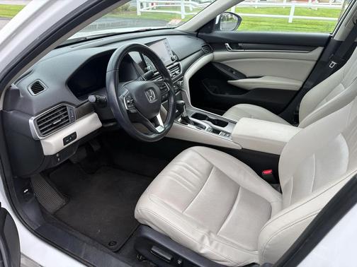 Platinum White Pearl 2020 Honda Accord EX-L 1.5T