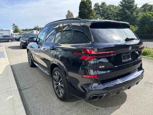 2024 BMW X5 M60i