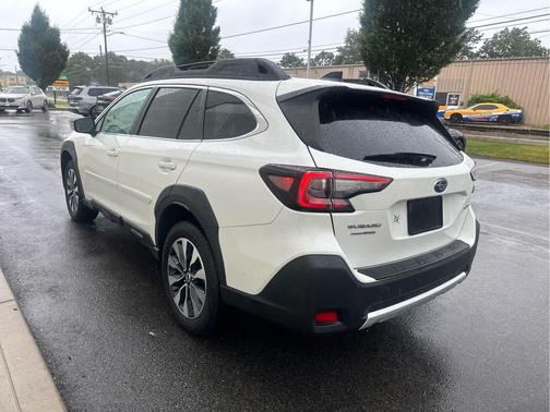 Crystal White Pearl 2024 Subaru Outback Limited