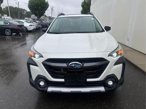 Crystal White Pearl 2024 Subaru Outback Limited