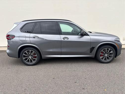 2026 BMW X5 M60i
