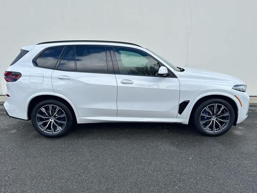 Alpine White 2024 BMW X5 xDrive40i