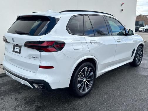 Alpine White 2024 BMW X5 xDrive40i