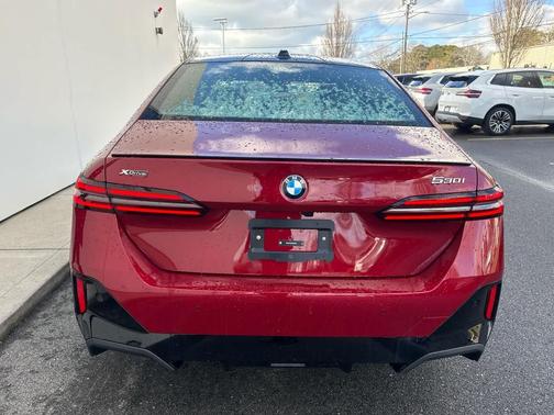 Vegas Red Metallic 2026 BMW 530 xDrive
