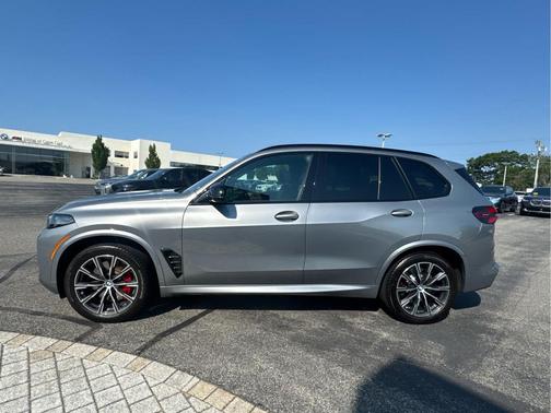 Skyscraper Grey Metallic 2024 BMW X5 M60i