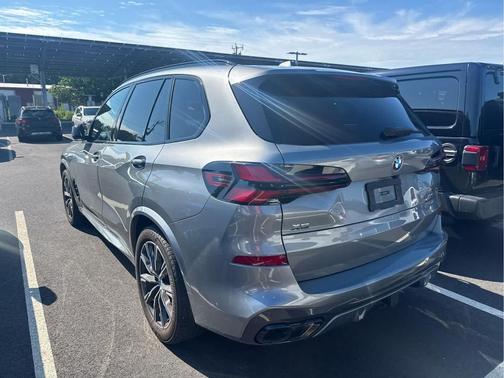 Skyscraper Grey Metallic 2024 BMW X5 M60i