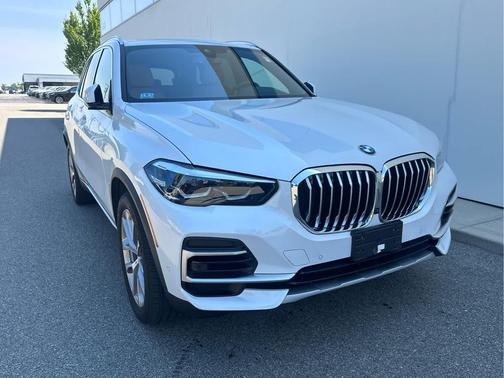 Mineral White Metallic 2022 BMW X5 xDrive40i