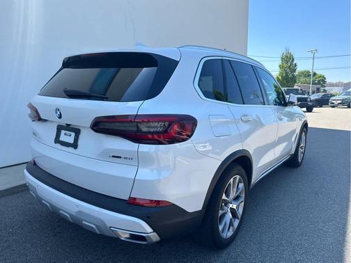Mineral White Metallic 2022 BMW X5 xDrive40i