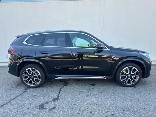 Black Sapphire Metallic 2026 BMW X1 xDrive28i