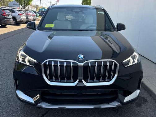 Black Sapphire Metallic 2026 BMW X1 xDrive28i