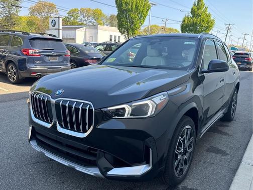 Black Sapphire Metallic 2026 BMW X1 xDrive28i
