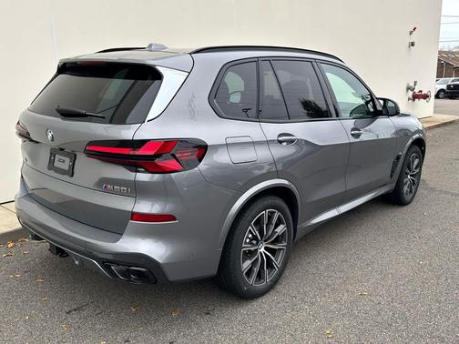 2026 BMW X5 M60i