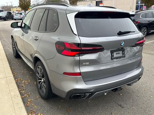 2026 BMW X5 M60i