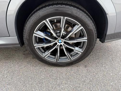 Skyscraper Grey Metallic 2026 BMW X6 xDrive40i