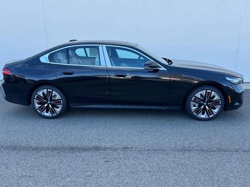 Black Sapphire Metallic 2026 BMW 530 xDrive