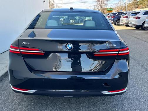 Black Sapphire Metallic 2026 BMW 530 xDrive