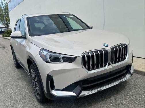 Dune Grey Metallic 2026 BMW X1 xDrive28i