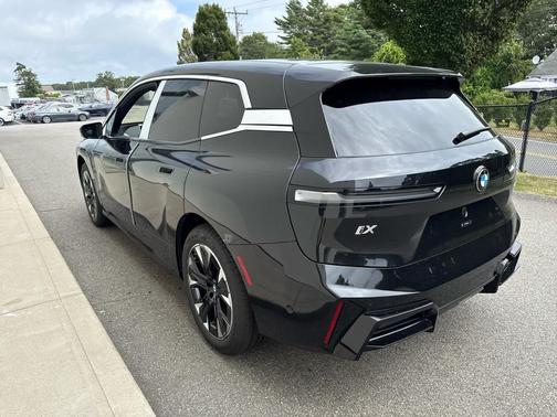 2026 BMW iX xDrive60