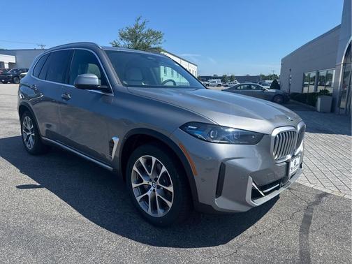 Skyscraper Grey Metallic 2026 BMW X5 xDrive40i