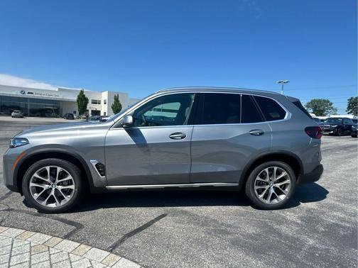 Skyscraper Grey Metallic 2026 BMW X5 xDrive40i