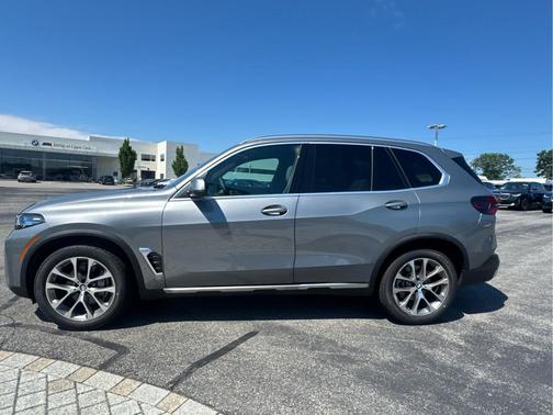 Skyscraper Grey Metallic 2026 BMW X5 xDrive40i