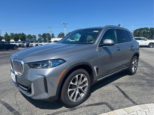 Skyscraper Grey Metallic 2026 BMW X5 xDrive40i