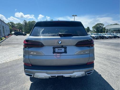 Skyscraper Grey Metallic 2026 BMW X5 xDrive40i