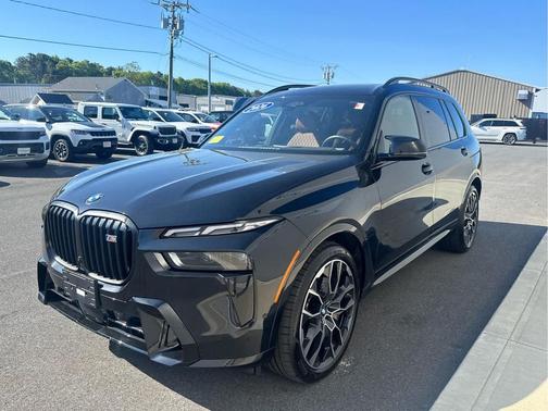 Carbon Black Metallic 2026 BMW X7 M60i