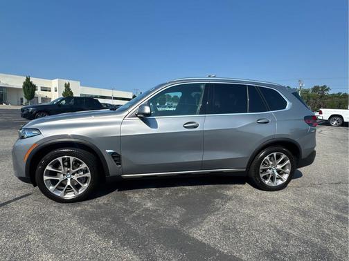 Skyscraper Grey Metallic 2024 BMW X5 xDrive40i