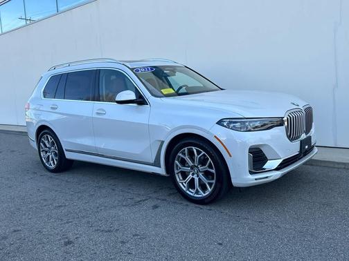 Mineral White Metallic 2022 BMW X7 xDrive40i