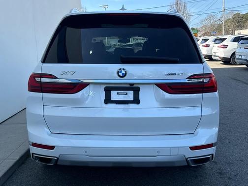 Mineral White Metallic 2022 BMW X7 xDrive40i